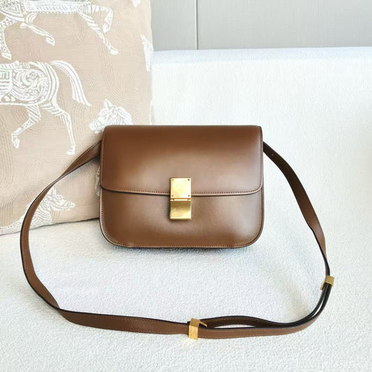 Celine - Classic Box Bag - Cowhide leather - Caramel with Gold-Tone Hardware - (Medium)