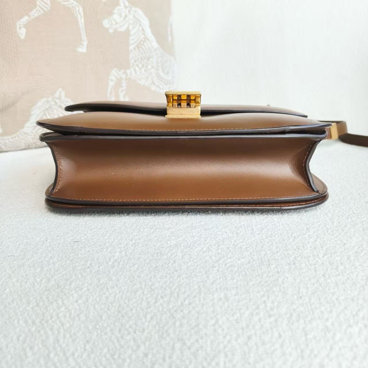 Celine - Classic Box Bag - Cowhide leather - Caramel with Gold-Tone Hardware - (Medium)