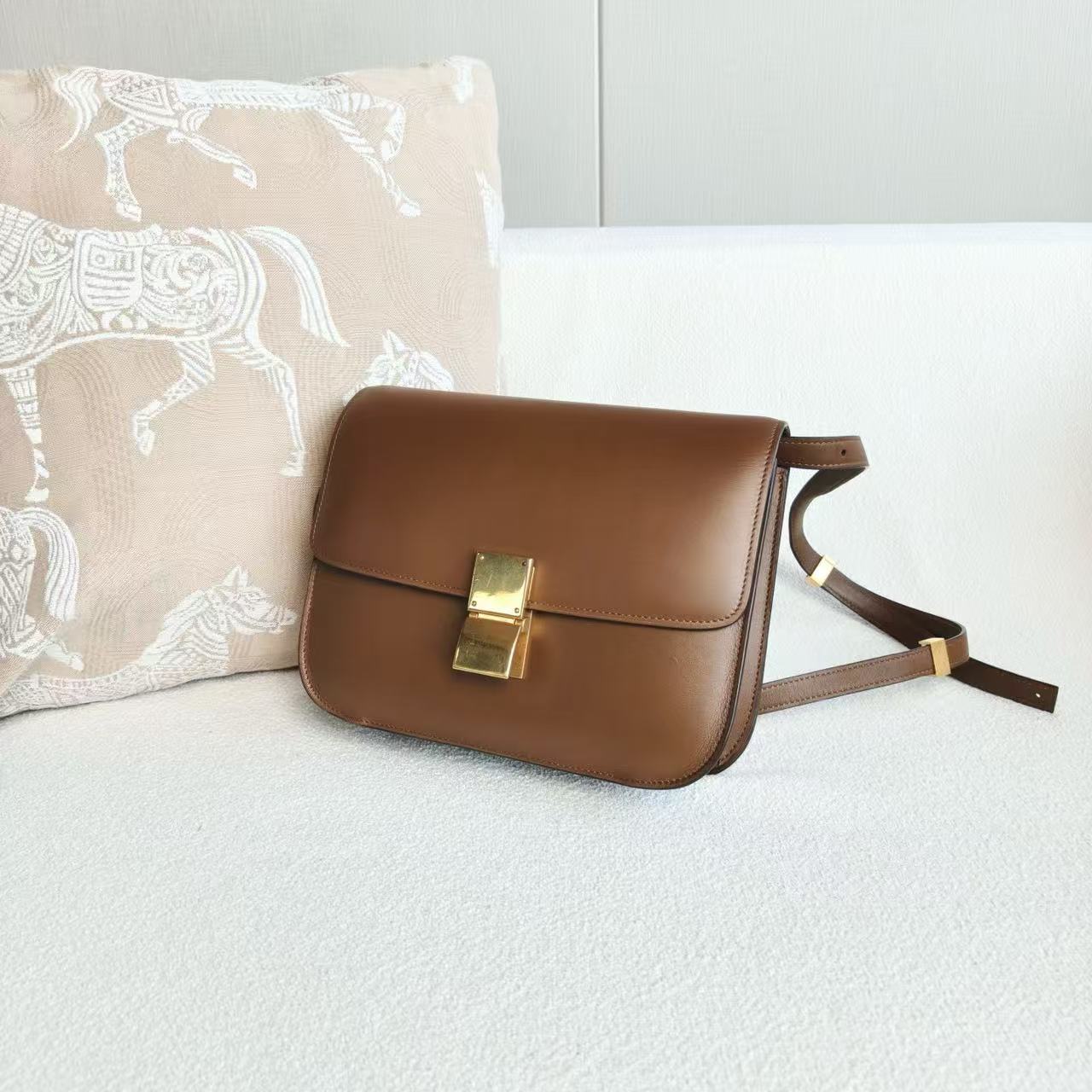 Celine - Classic Box Bag - Cowhide leather - Caramel with Gold-Tone Hardware - (Medium)