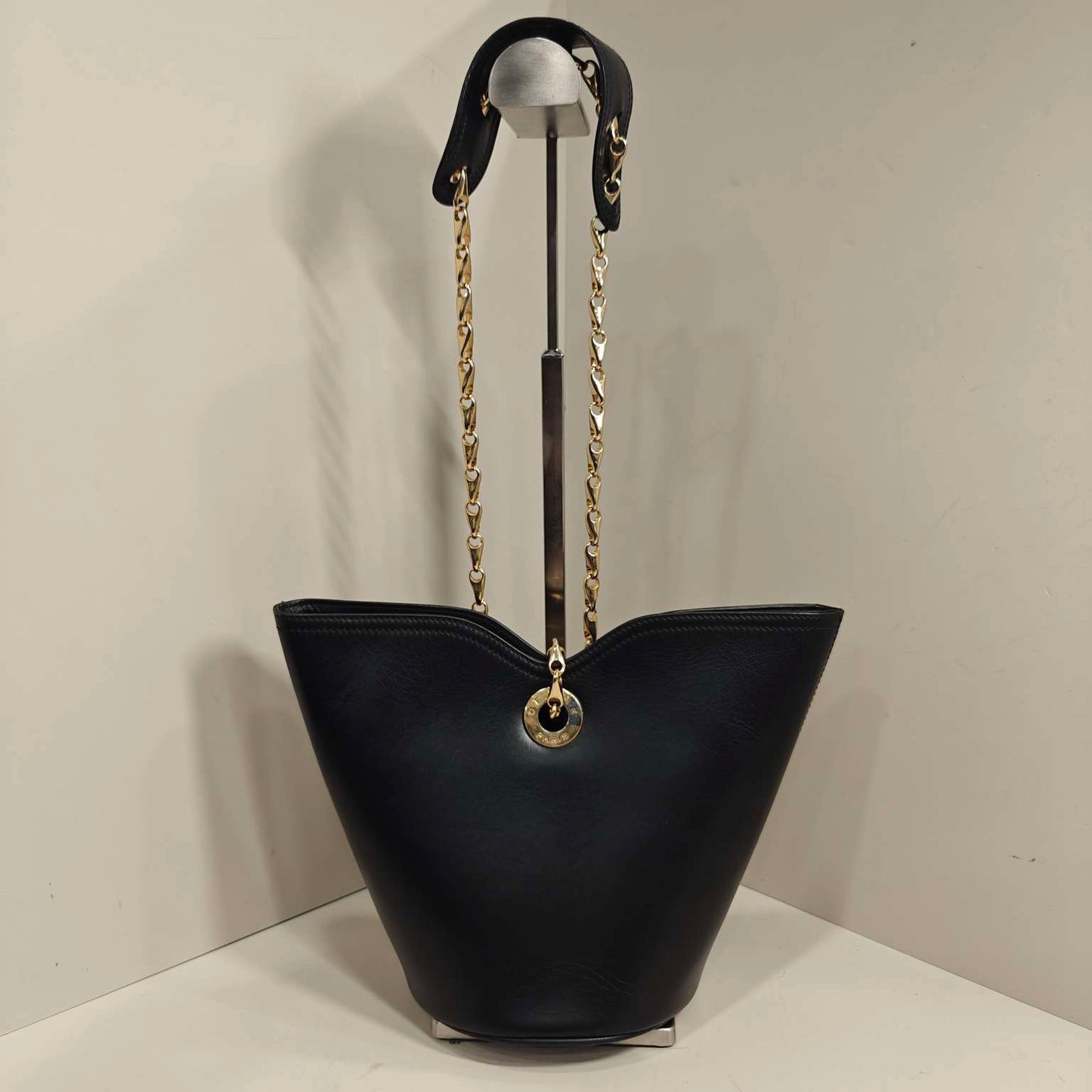 Celine - Fish Tail Bucket Bag - Leather - Black - (Other)