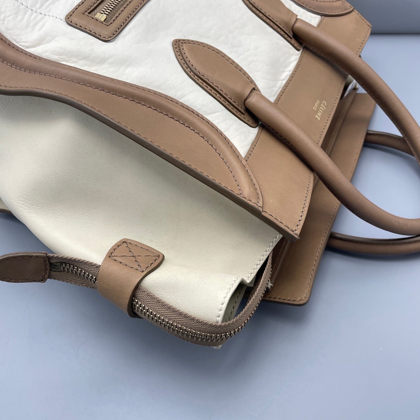 Celine - Luggage - Leather - White - (Medium)