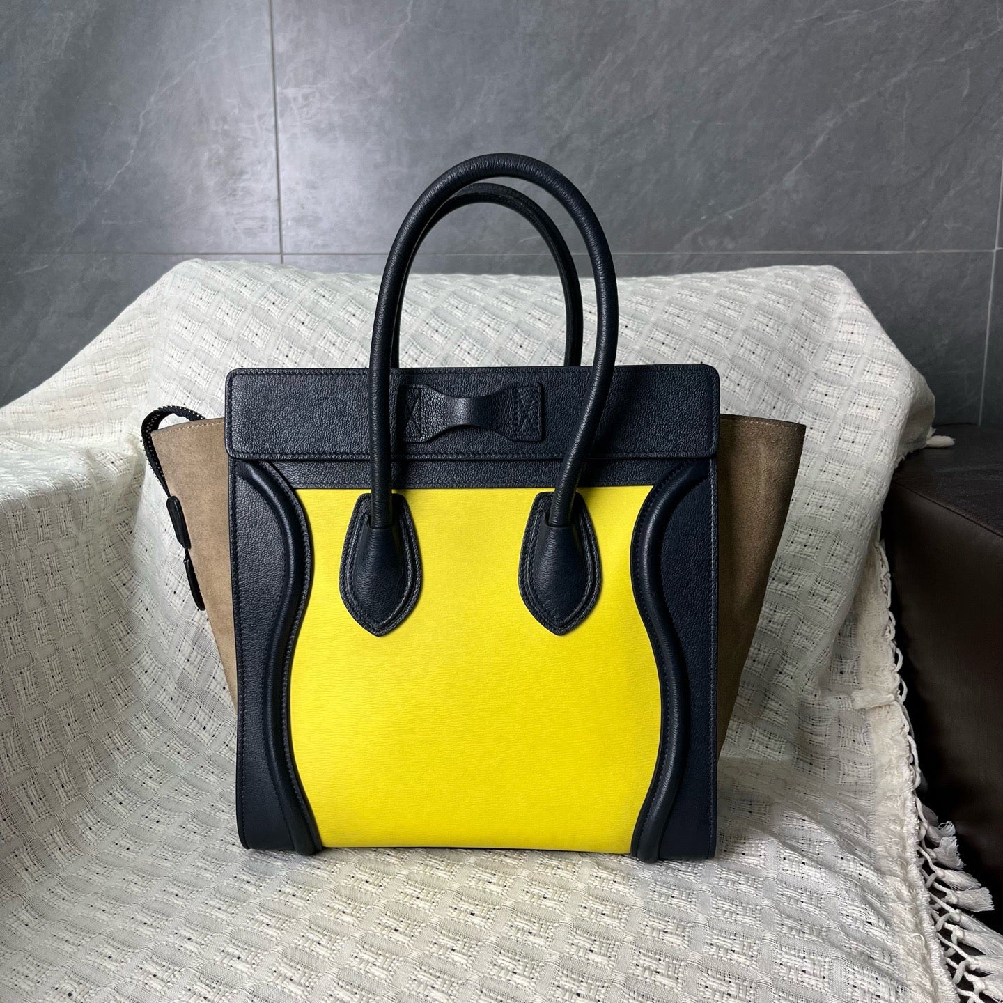 Celine - Luggage - Leather - Yellow - (Medium)