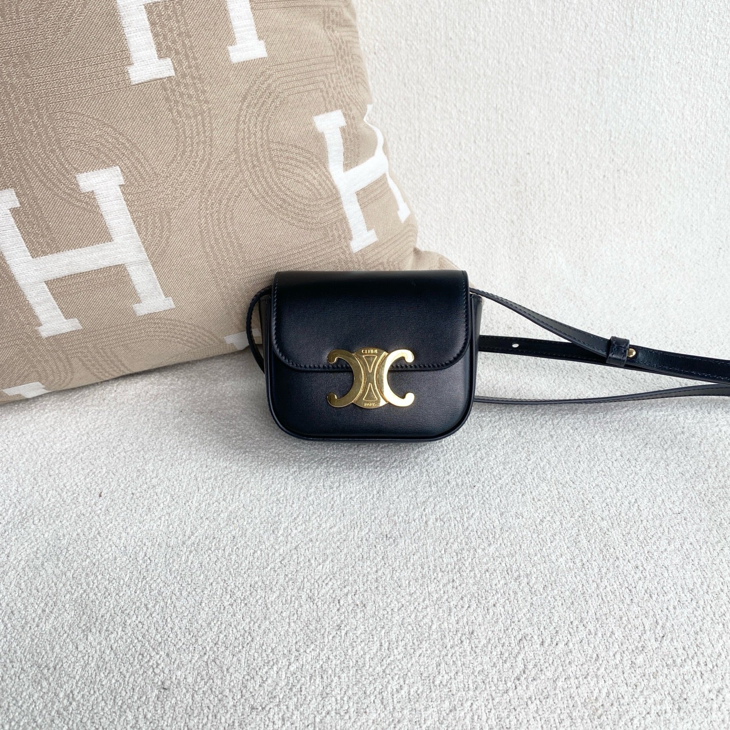 Celine - Mini Triomphe - Cowhide leather - Black with Gold-Tone Hardware - (mini)