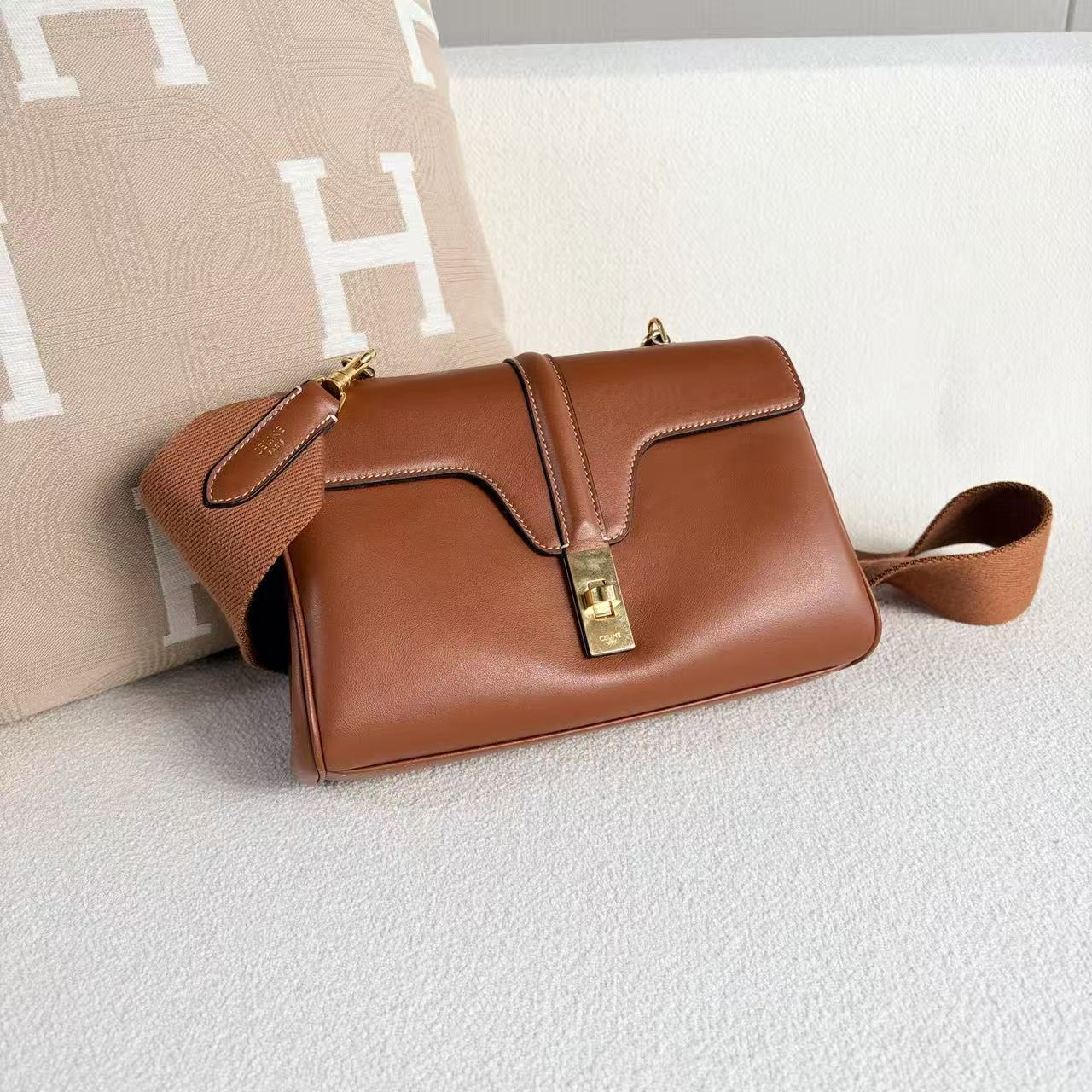 Celine - Soft 16 - Calfskin leather - Brown - (Small)
