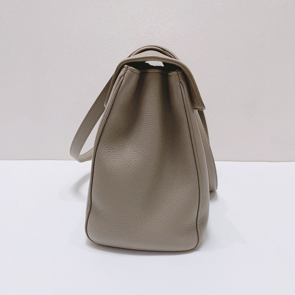 Celine - Soft 16 Medium - Grained leather - Elephant Grey - (medium)