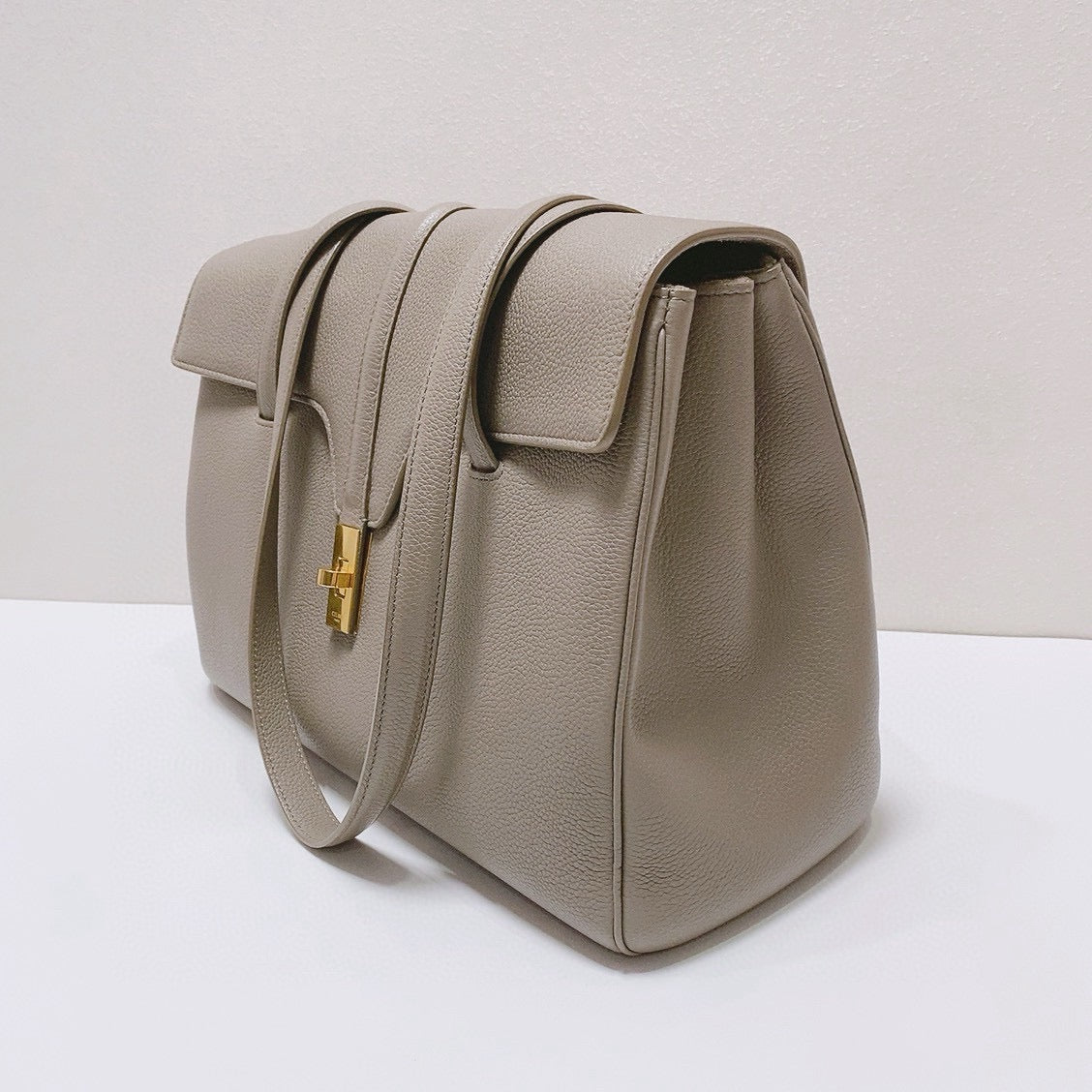 Celine - Soft 16 Medium - Grained leather - Elephant Grey - (medium)