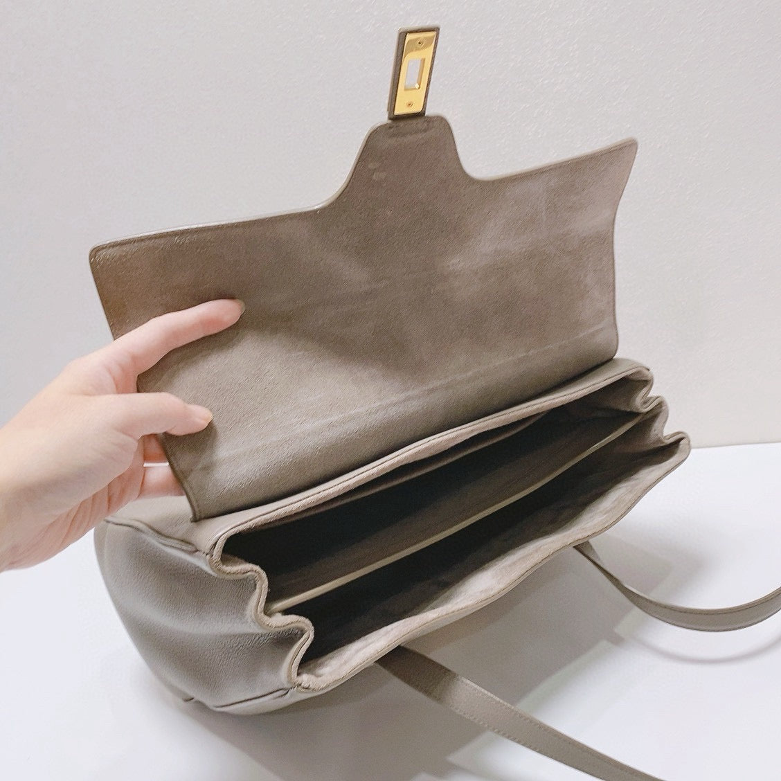 Celine - Soft 16 Medium - Grained leather - Elephant Grey - (medium)
