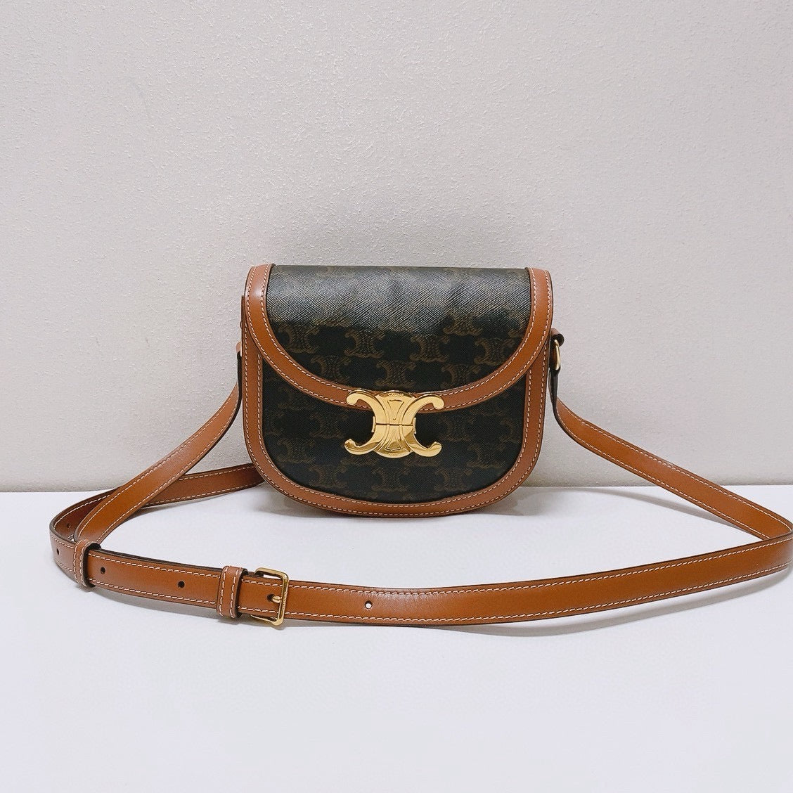 Celine - Teen Besace Triomphe - Leather - Brown - (small)