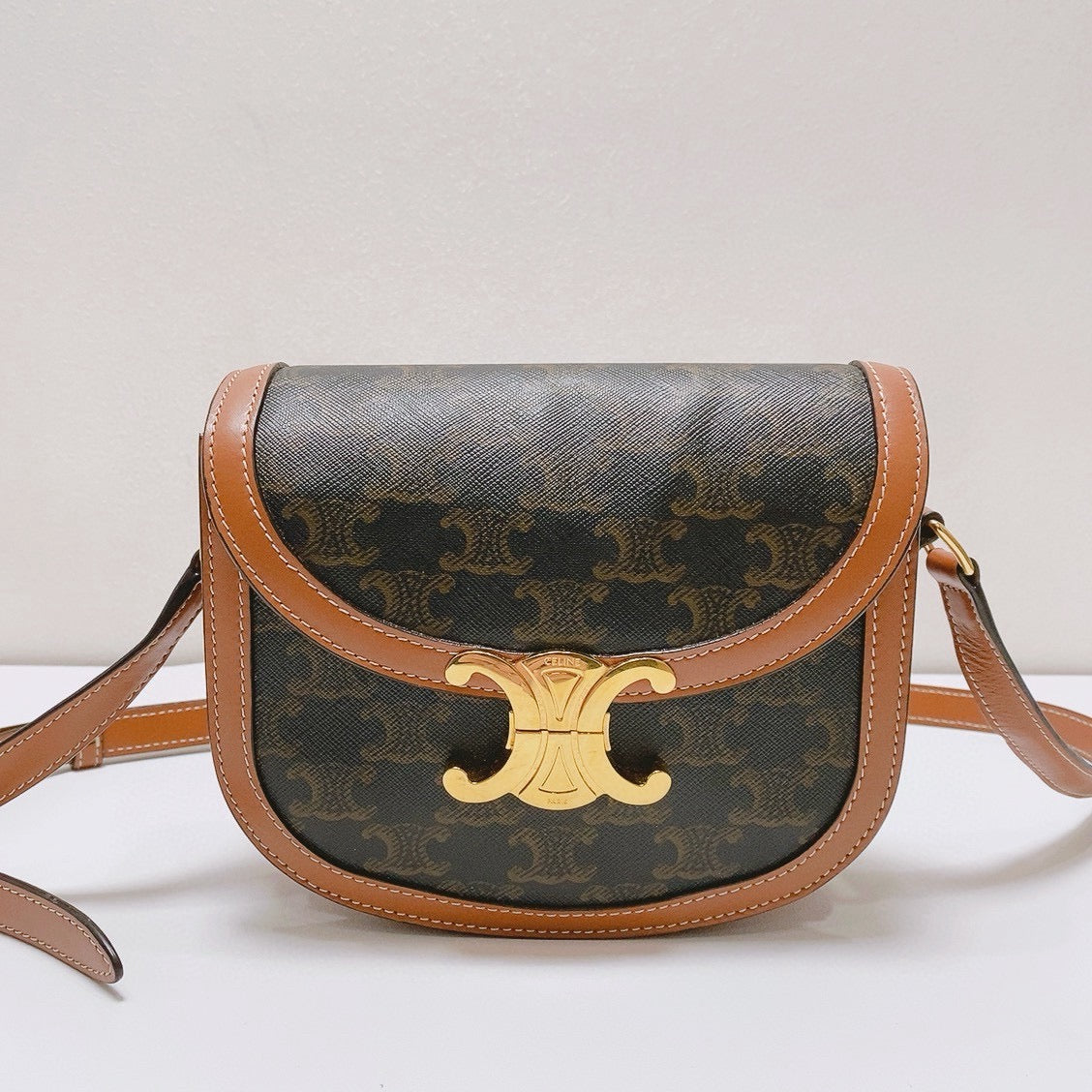 Celine - Teen Besace Triomphe - Leather - Brown - (small)