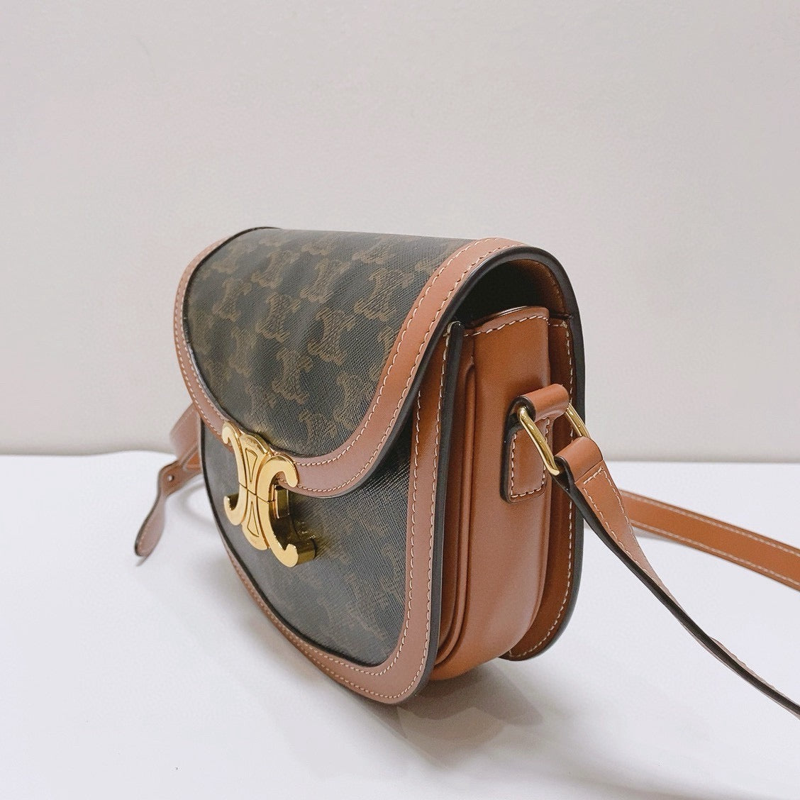 Celine - Teen Besace Triomphe - Leather - Brown - (small)