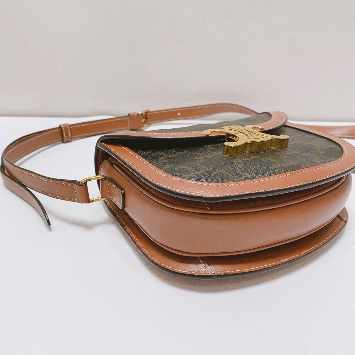 Celine - Teen Besace Triomphe - Leather - Brown - (small)