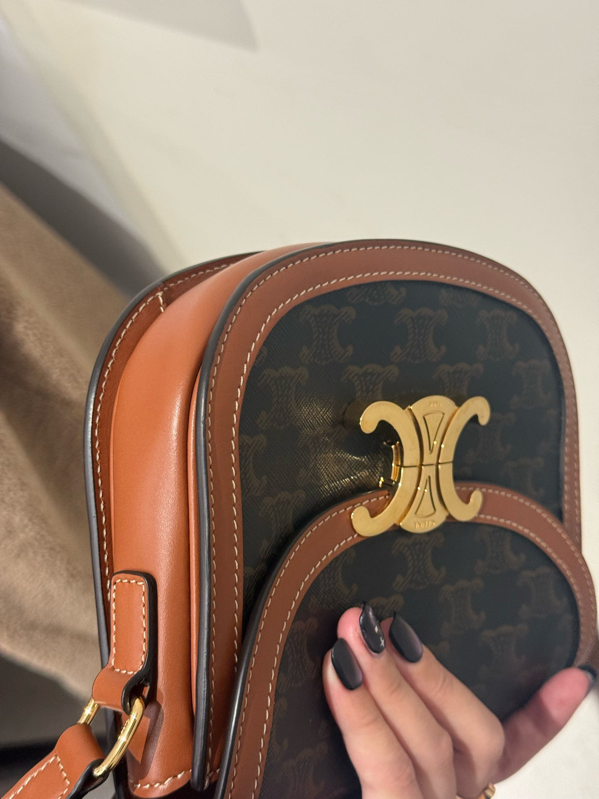Celine - Teen Besace Triomphe - Leather - Brown - (small)