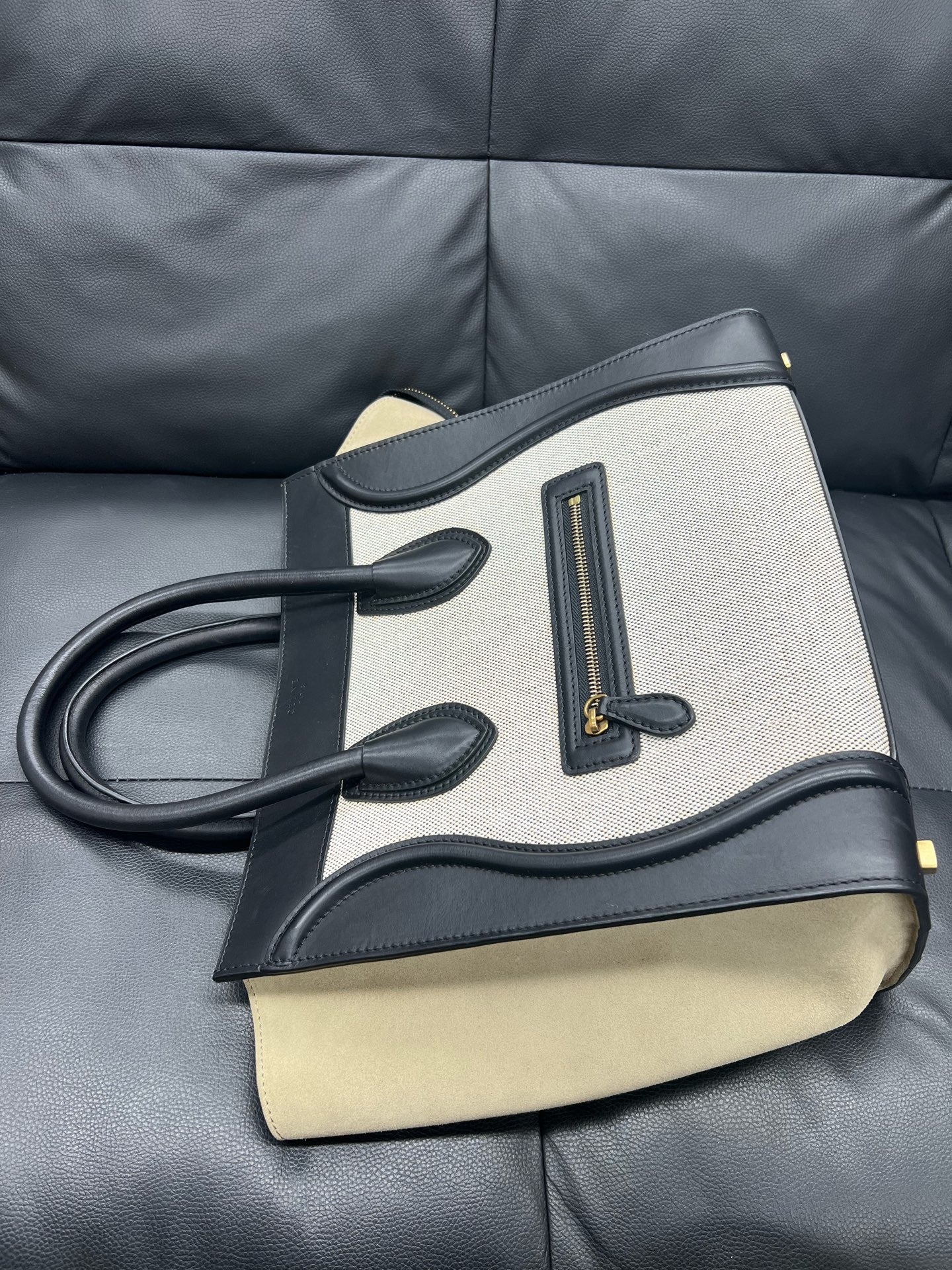 Celine - Trapeze - Leather - Black - (Medium)