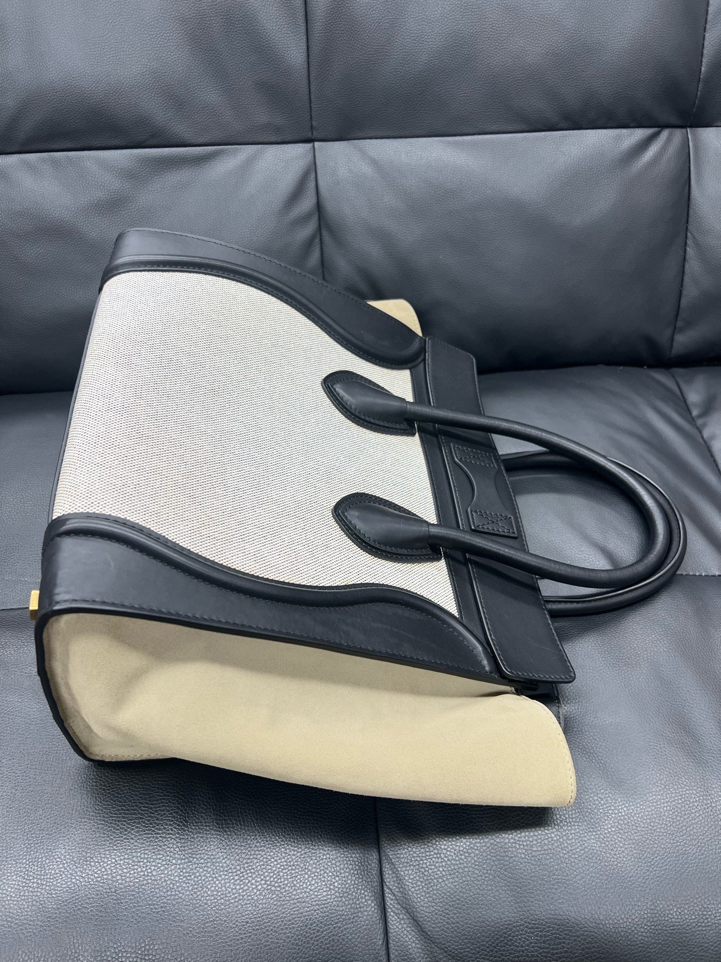 Celine - Trapeze - Leather - Black - (Medium)