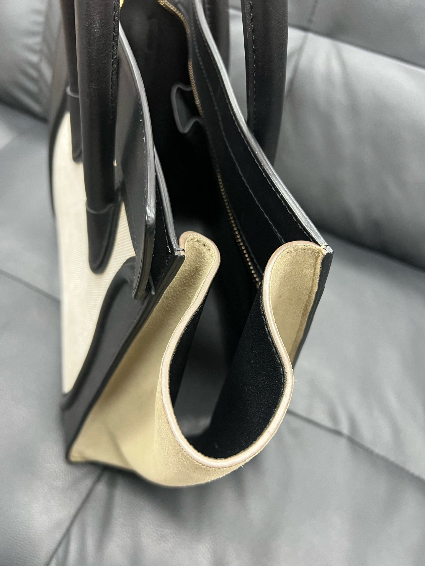 Celine - Trapeze - Leather - Black - (Medium)