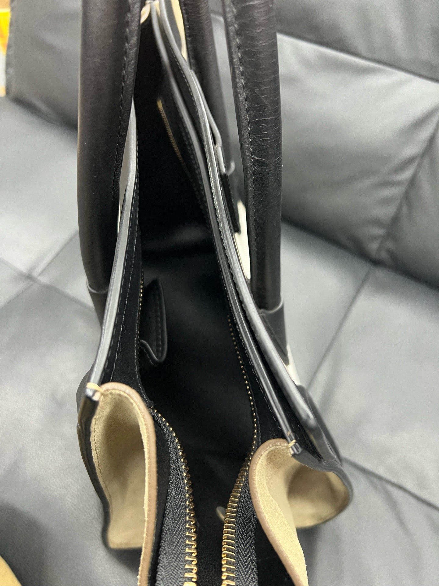 Celine - Trapeze - Leather - Black - (Medium)