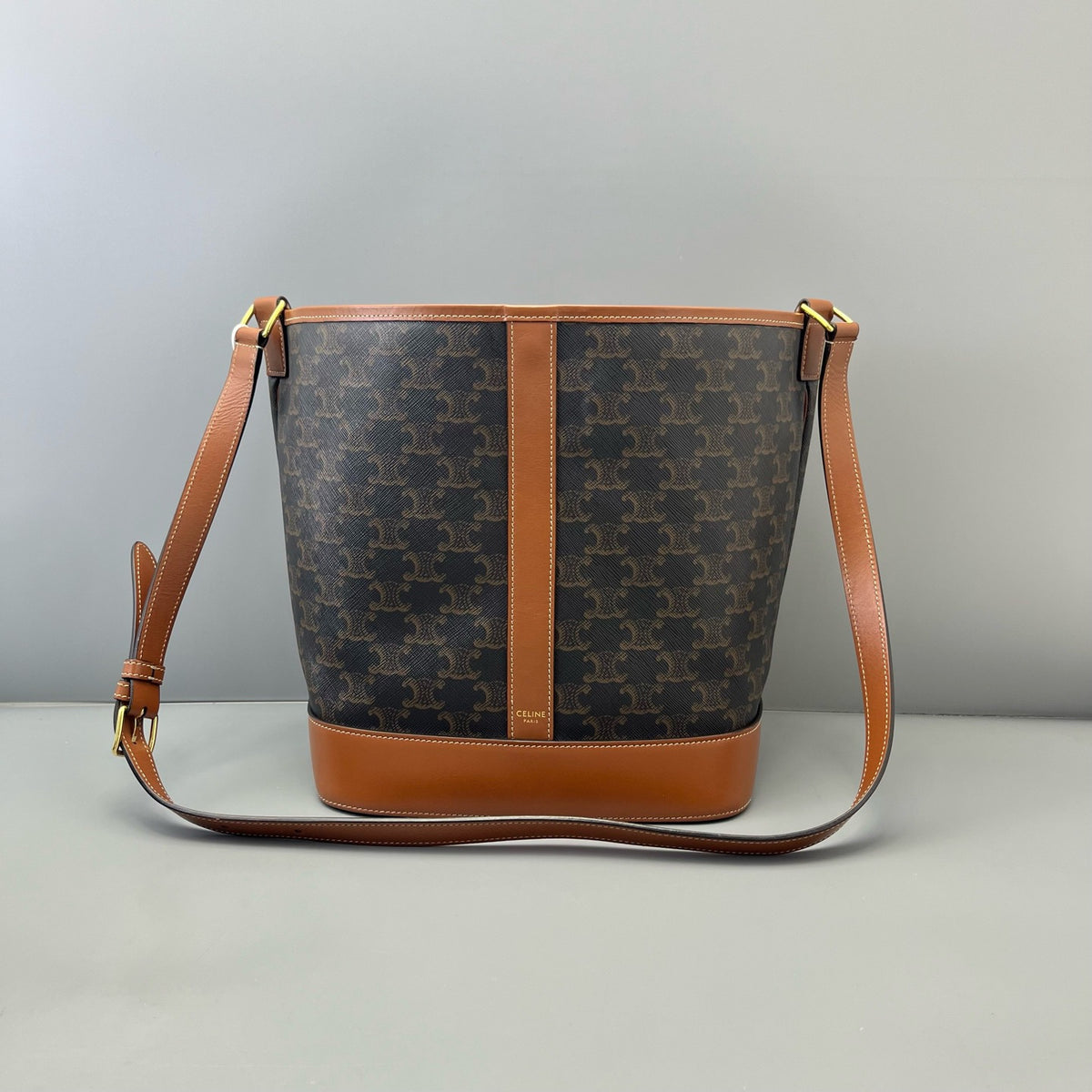 Celine - Triomphe Bucket Bag - Leather - Brown - (medium)