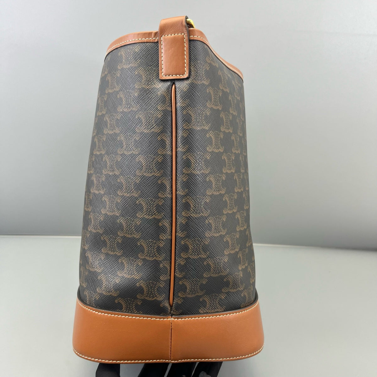 Celine - Triomphe Bucket Bag - Leather - Brown - (medium)