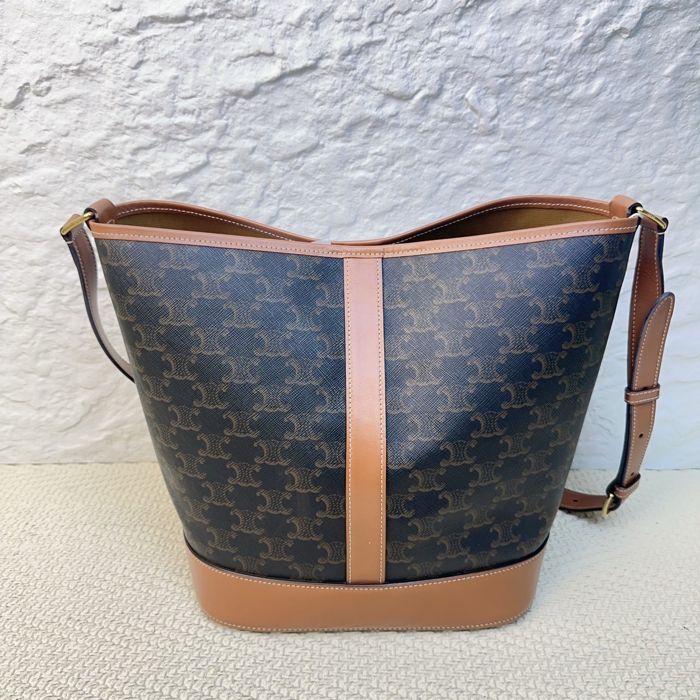 Celine - Triomphe Bucket Bag - Leather - Brown - (medium)