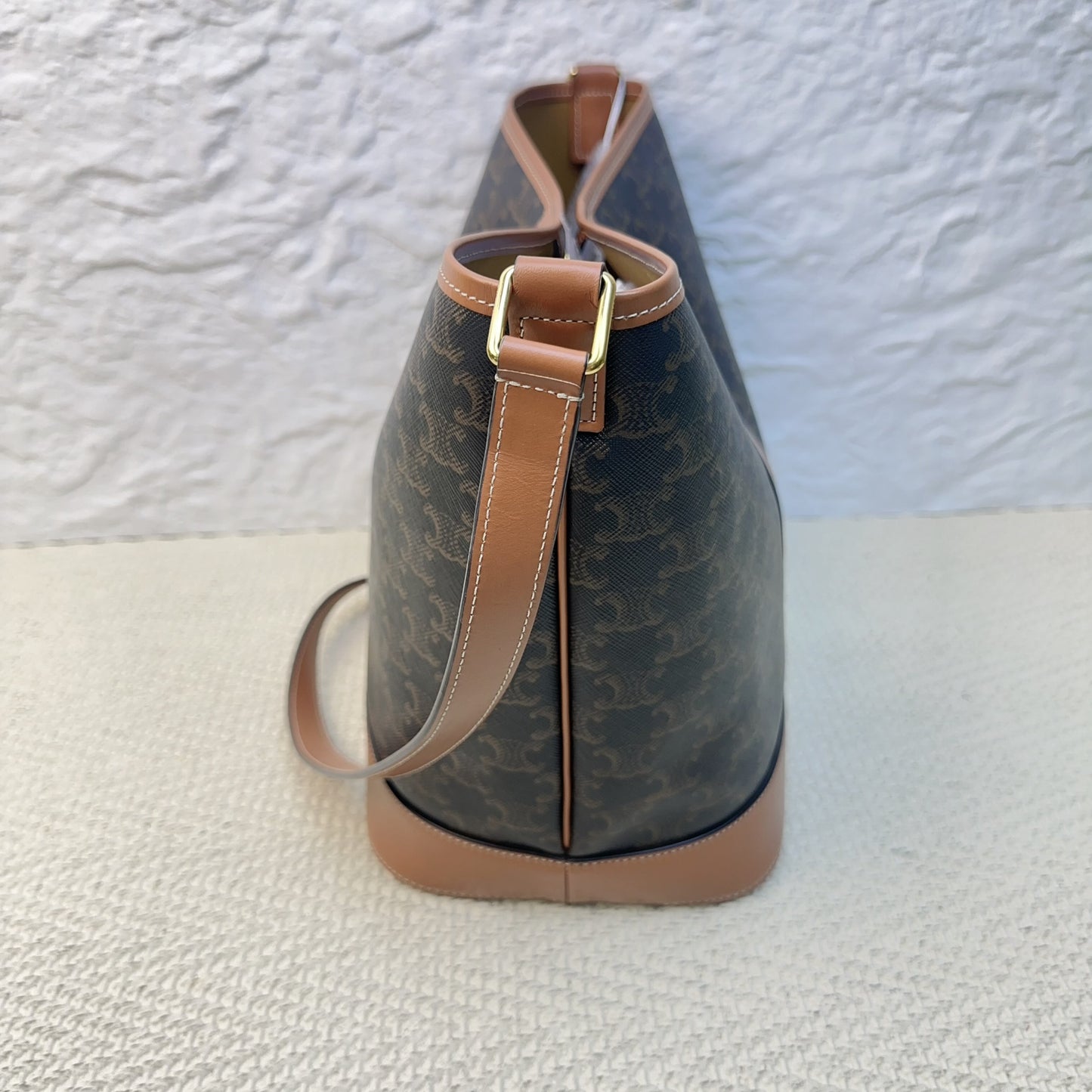 Celine - Triomphe Bucket Bag - Leather - Brown - (medium)