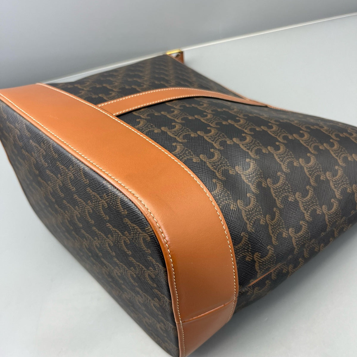 Celine - Triomphe Bucket Bag - Leather - Brown - (medium)