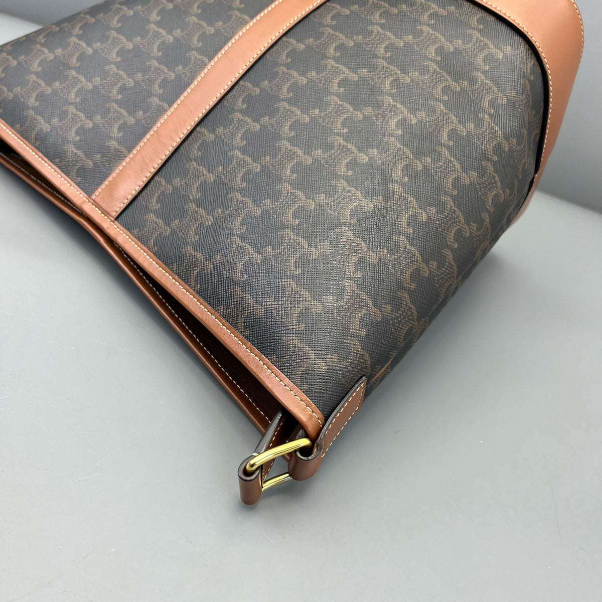 Celine - Triomphe Bucket Bag - Leather - Brown - (medium)
