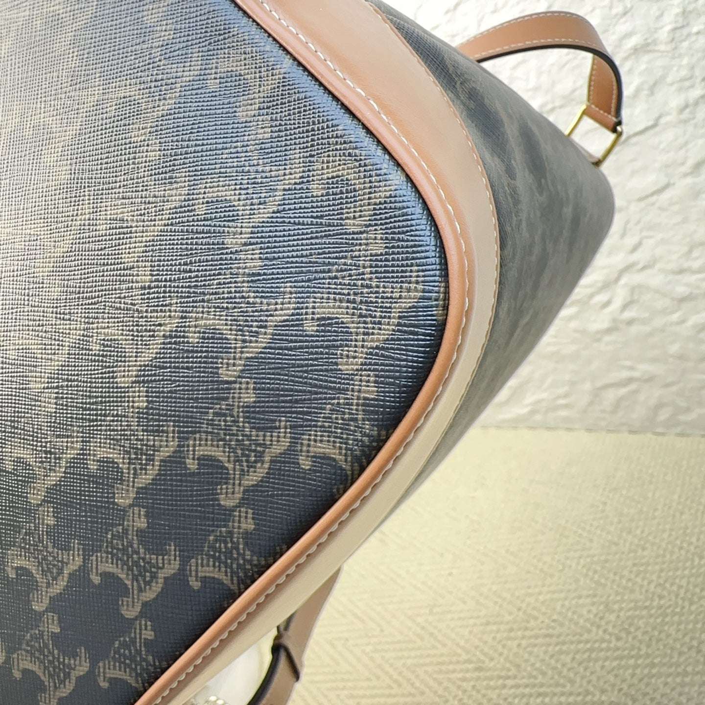 Celine - Triomphe Bucket Bag - Leather - Brown - (medium)