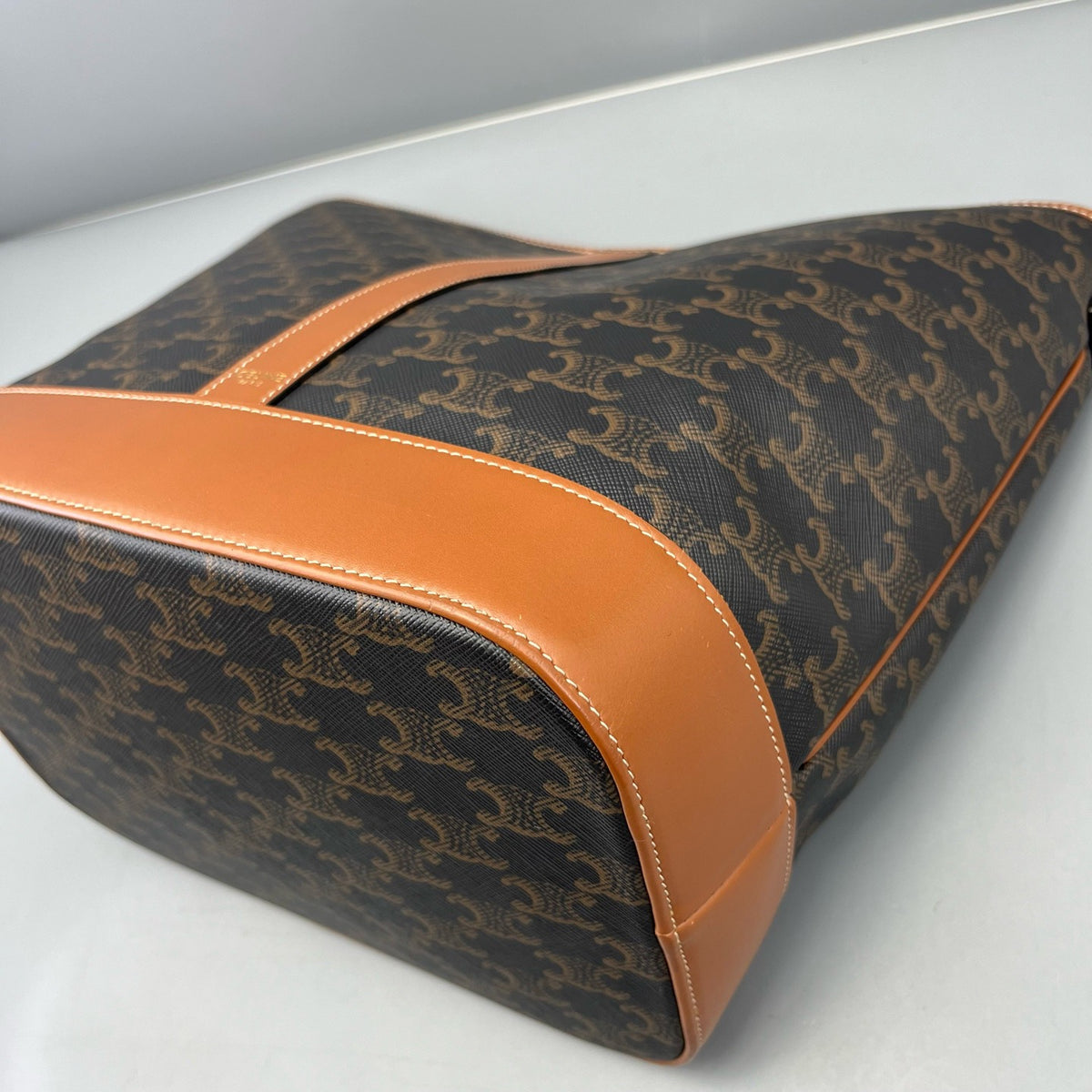 Celine - Triomphe Bucket Bag - Leather - Brown - (medium)