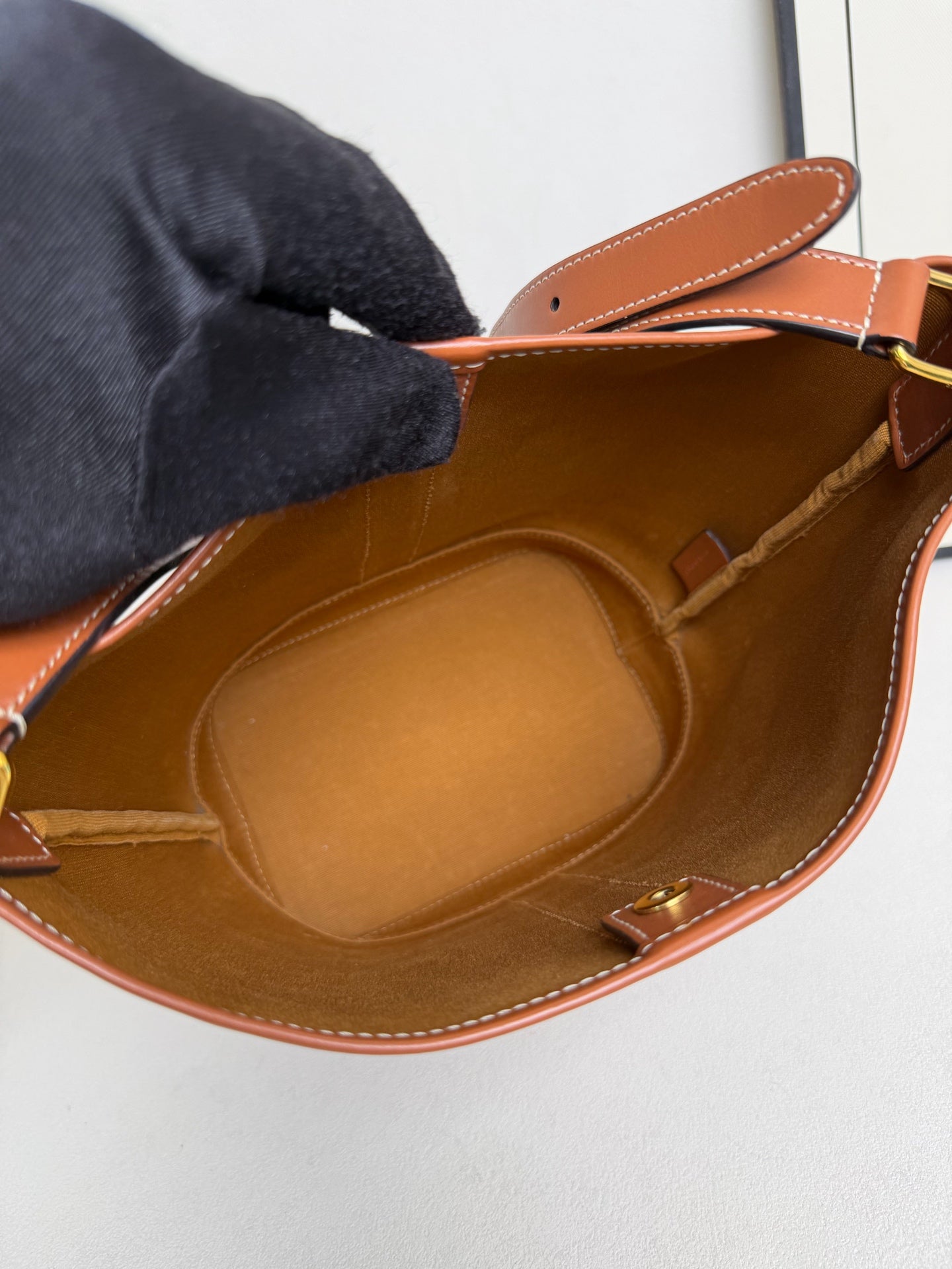 Celine - Triomphe Bucket Bag - Leather - Brown - (Small)