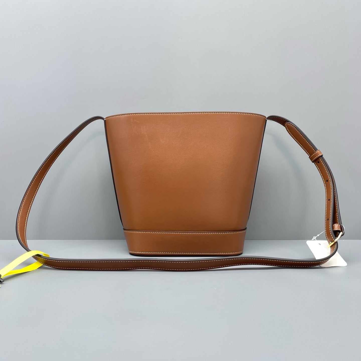 Celine - Triomphe Bucket Bag - Smooth calfskin leather - Brown - (Small)