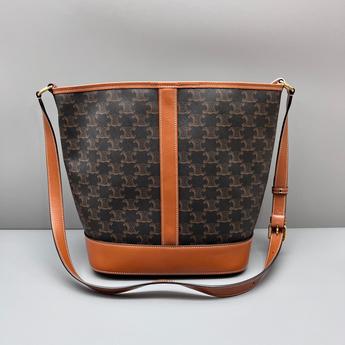 Celine - Triomphe Canvas Bucket Bag - Synthetic - Brown - (medium)
