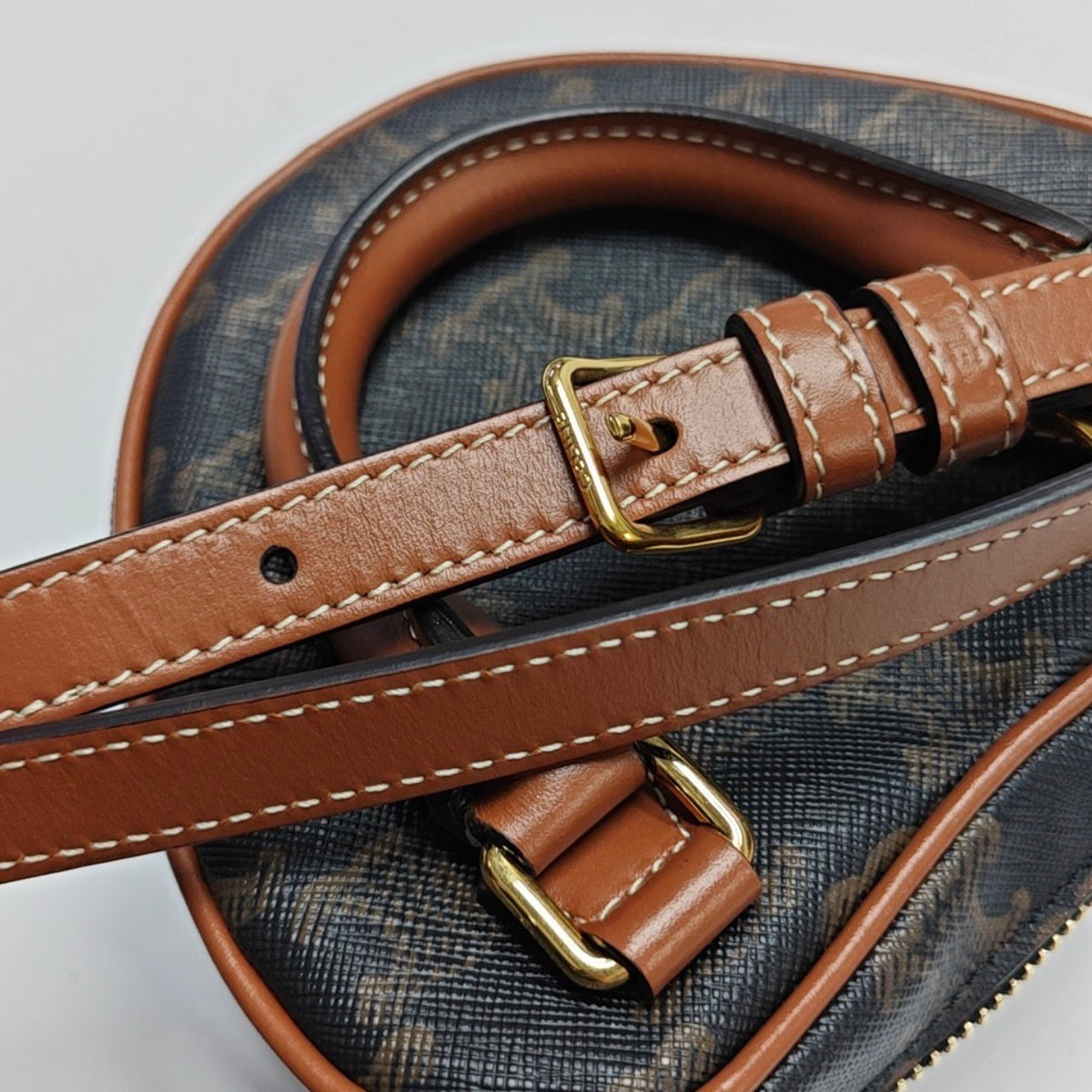 Celine - Triomphe Mini Heart Bag - Leather - Brown - (mini)