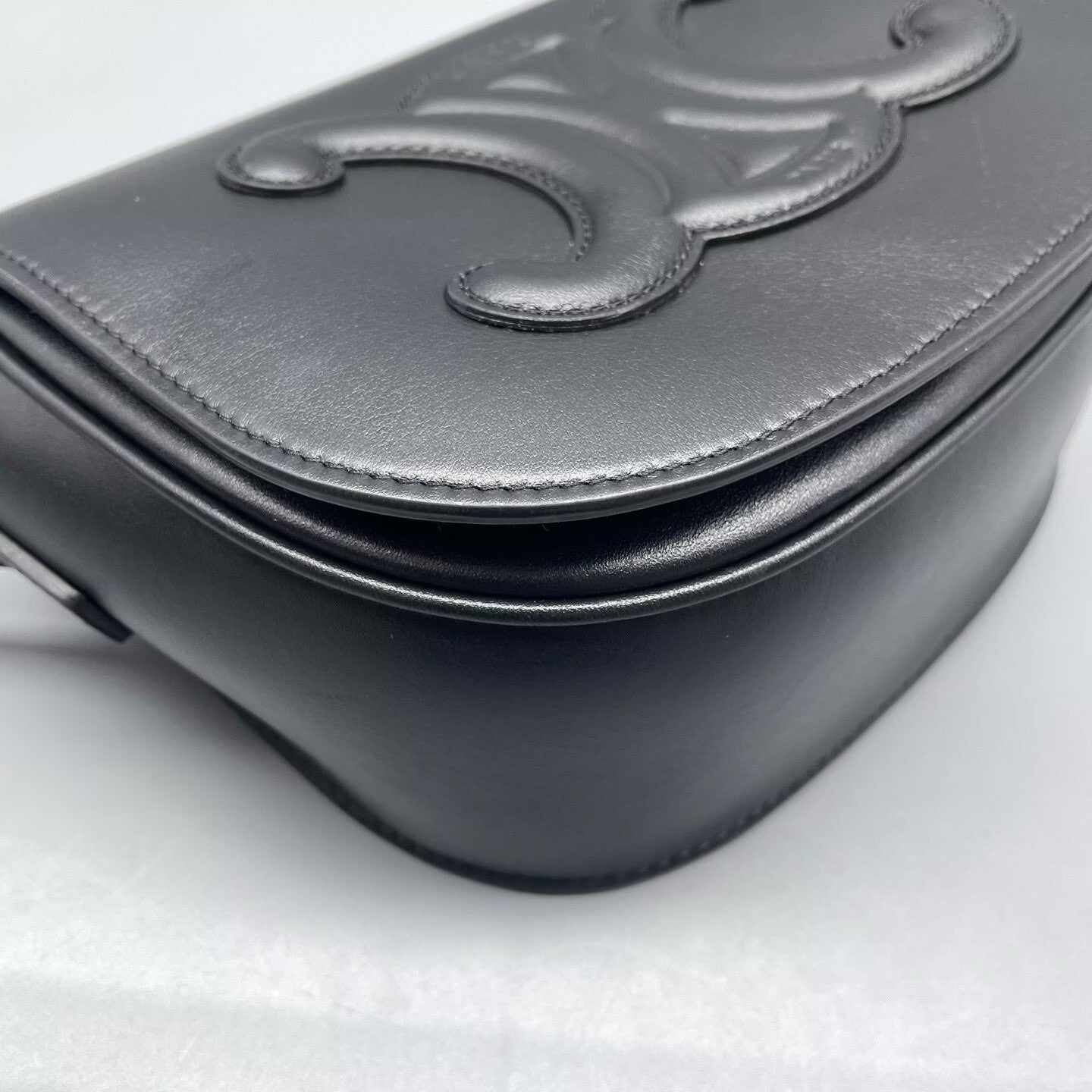 Celine - Triomphe Saddle Bag - Smooth calfskin leather - Black - (Small)