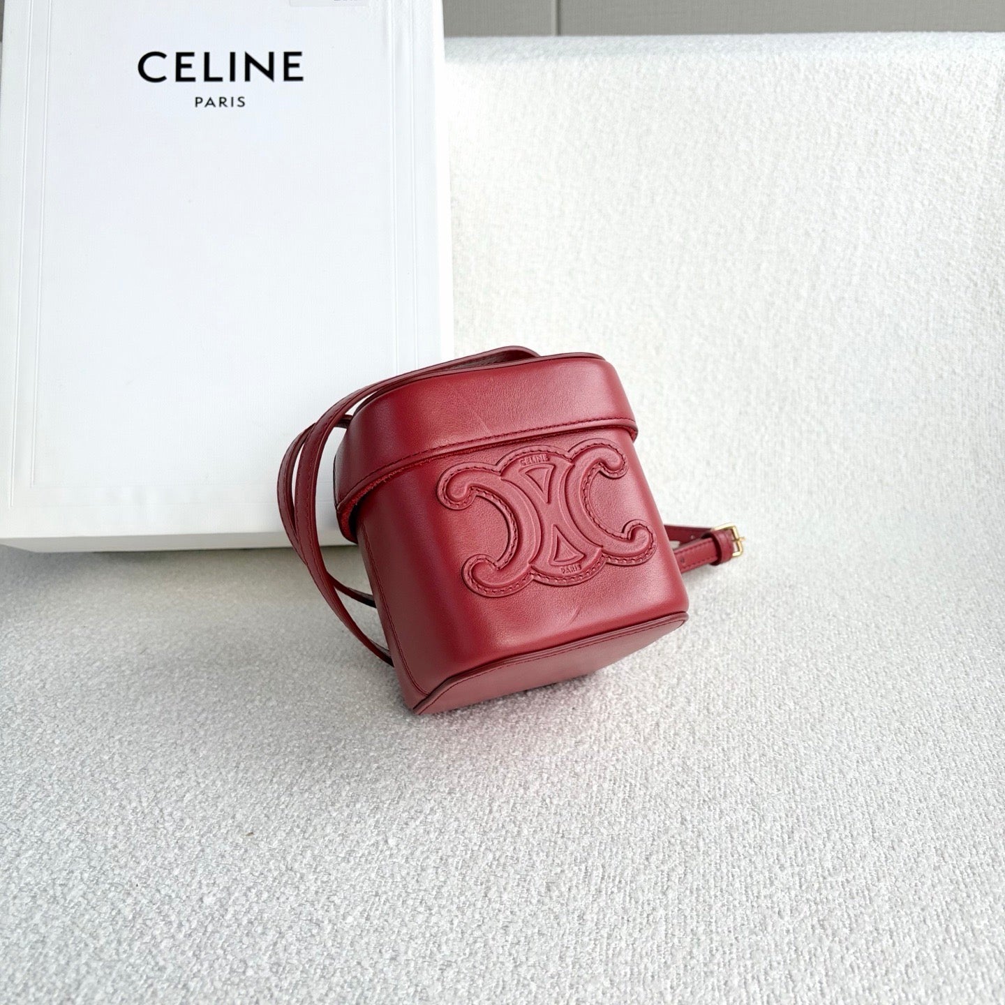 Celine - Triomphe Small Box Bag - Cowhide leather - Muted Red with Gold-Tone Hardware - (mini)