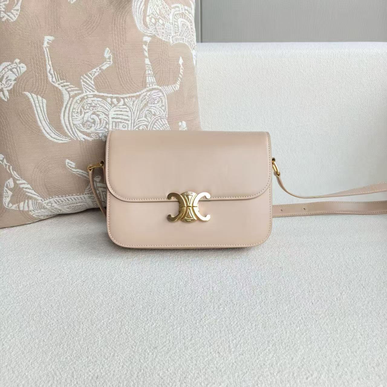 Celine - Triomphe Teen Box Bag - Calfskin leather - Nude Pink with Gold-Tone Hardware - (Medium)