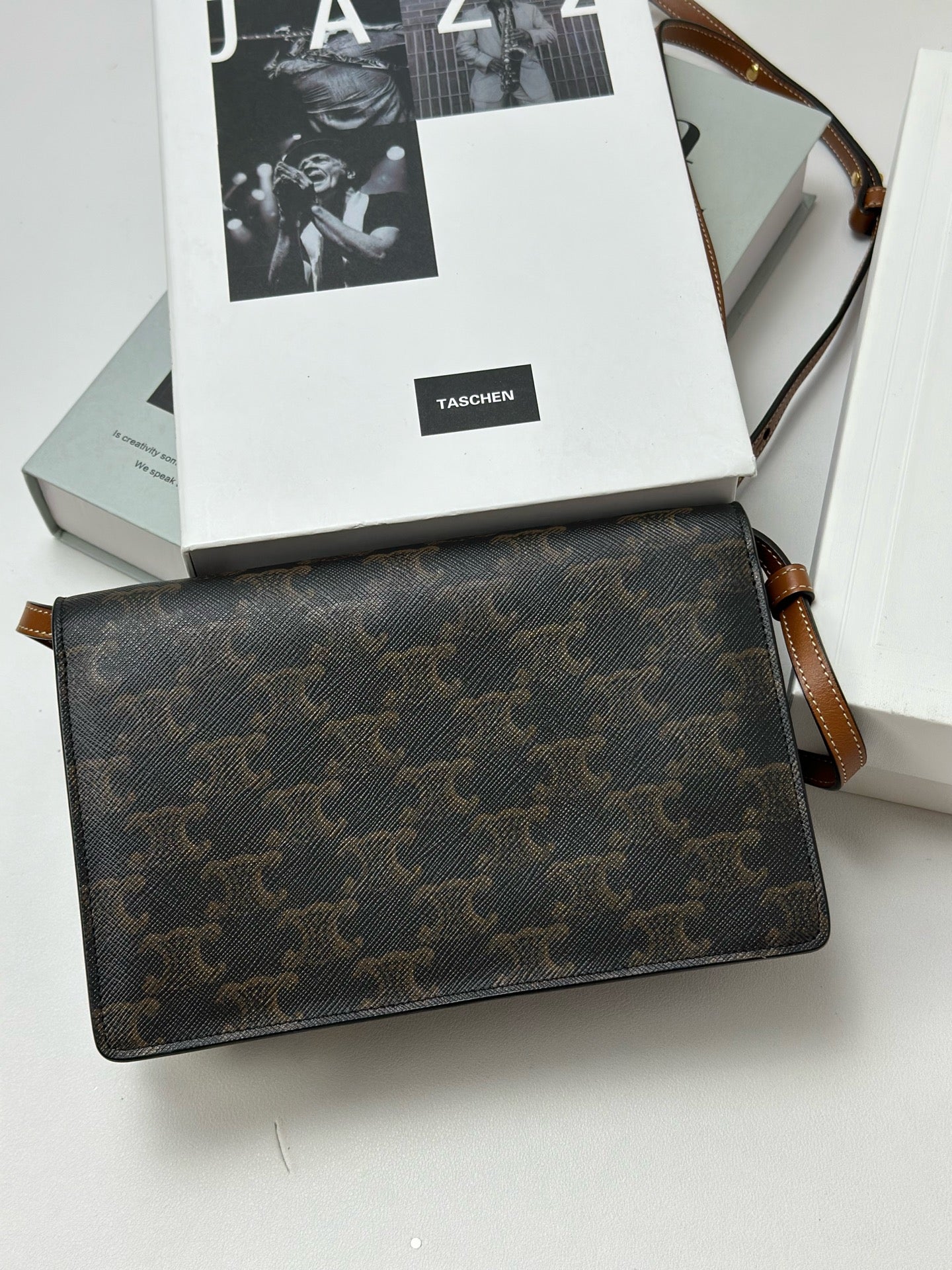 Celine - Triomphe Wallet on Chain - Leather - Brown - (mini)