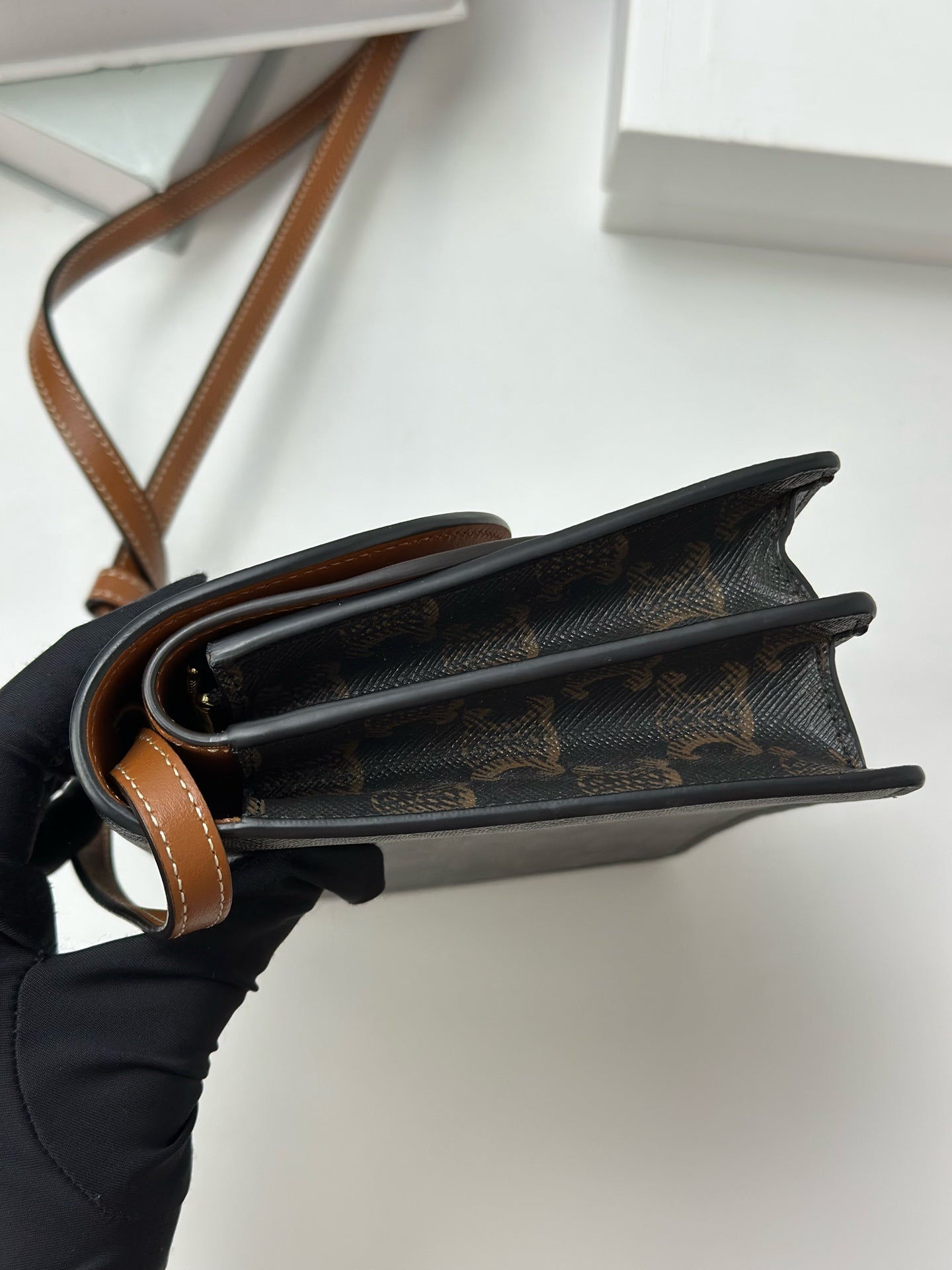 Celine - Triomphe Wallet on Chain - Leather - Brown - (mini)