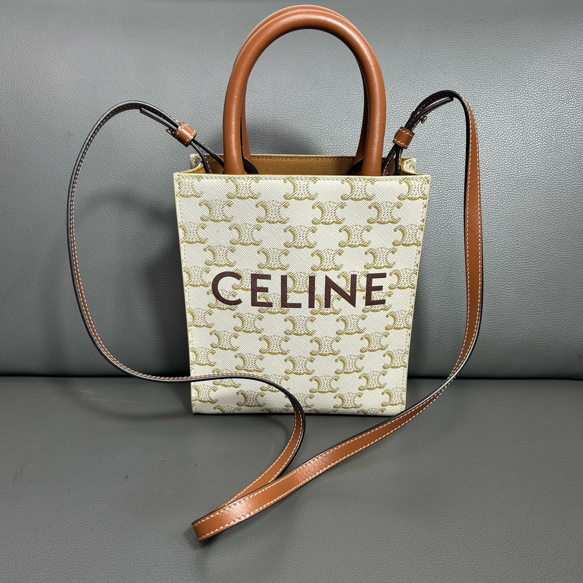 Celine - Vertical Cabas Mini in Triomphe Canvas - Cloth - Beige - (mini)