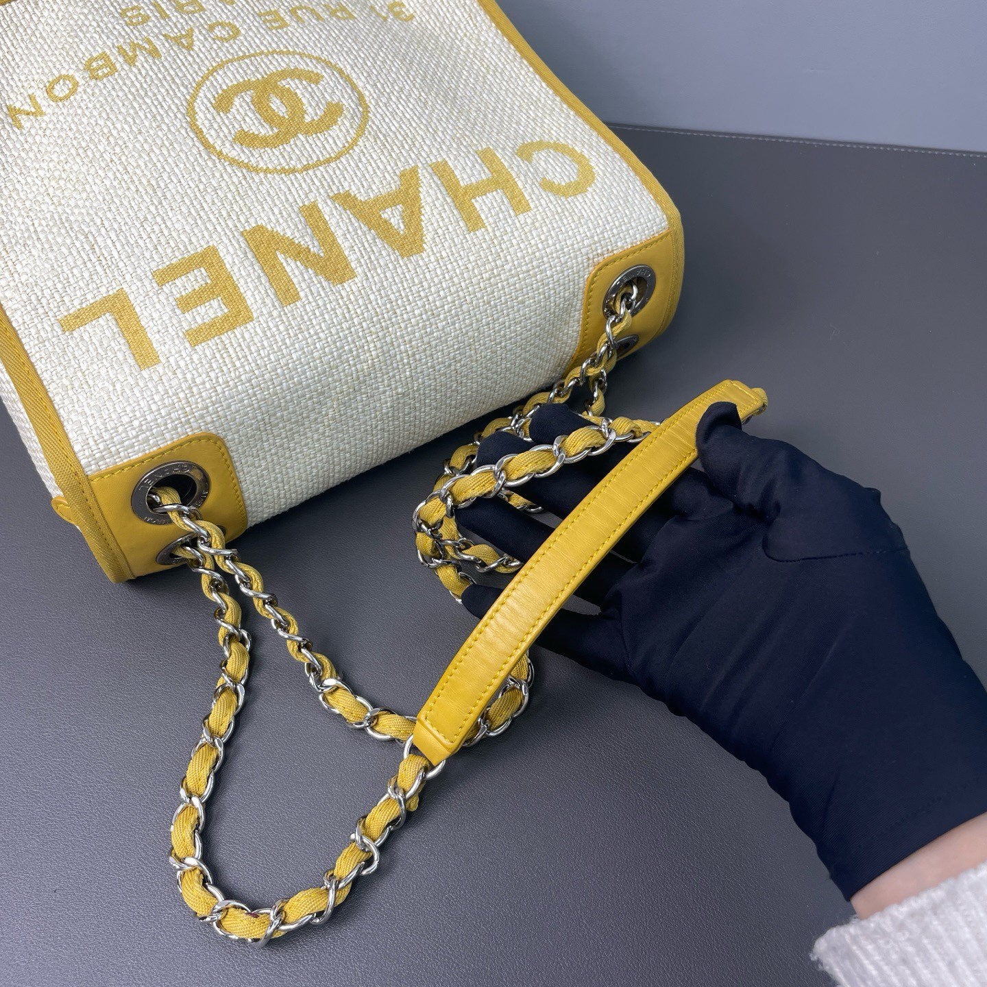 Chanel - 16C Beach Messenger Bag - Canvas with leather trim - Yellow and Beige - (medium)