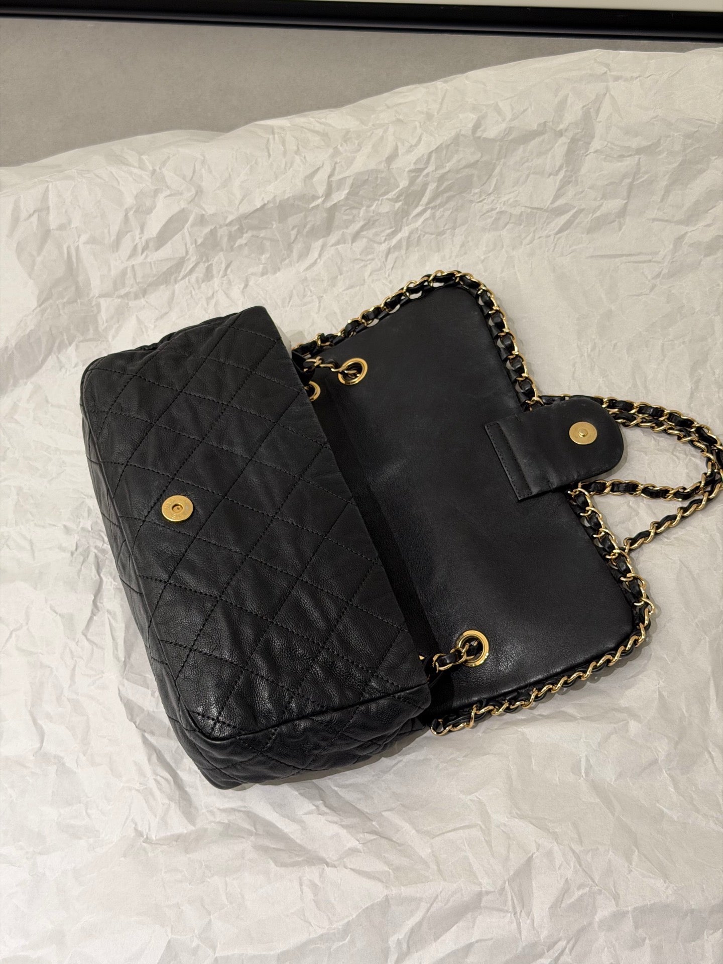 Chanel - 17 Bag - Leather - Black - (medium)
