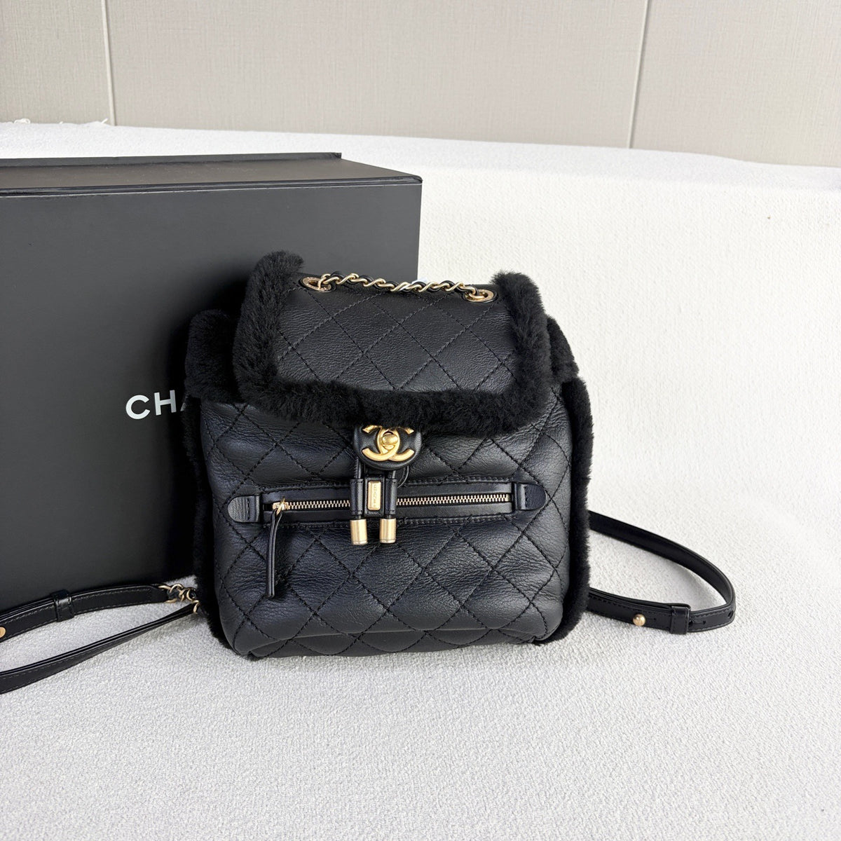 Chanel - 18A Shearling Flap Backpack - Leather - Black - (mini)