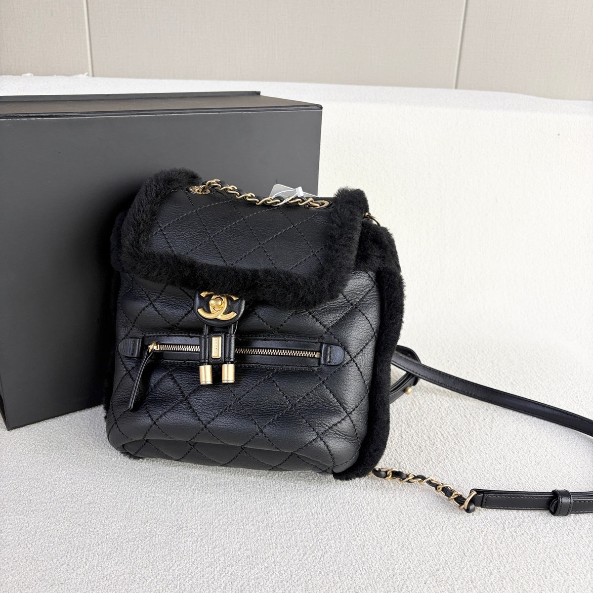 Chanel - 18A Shearling Flap Backpack - Leather - Black - (mini)