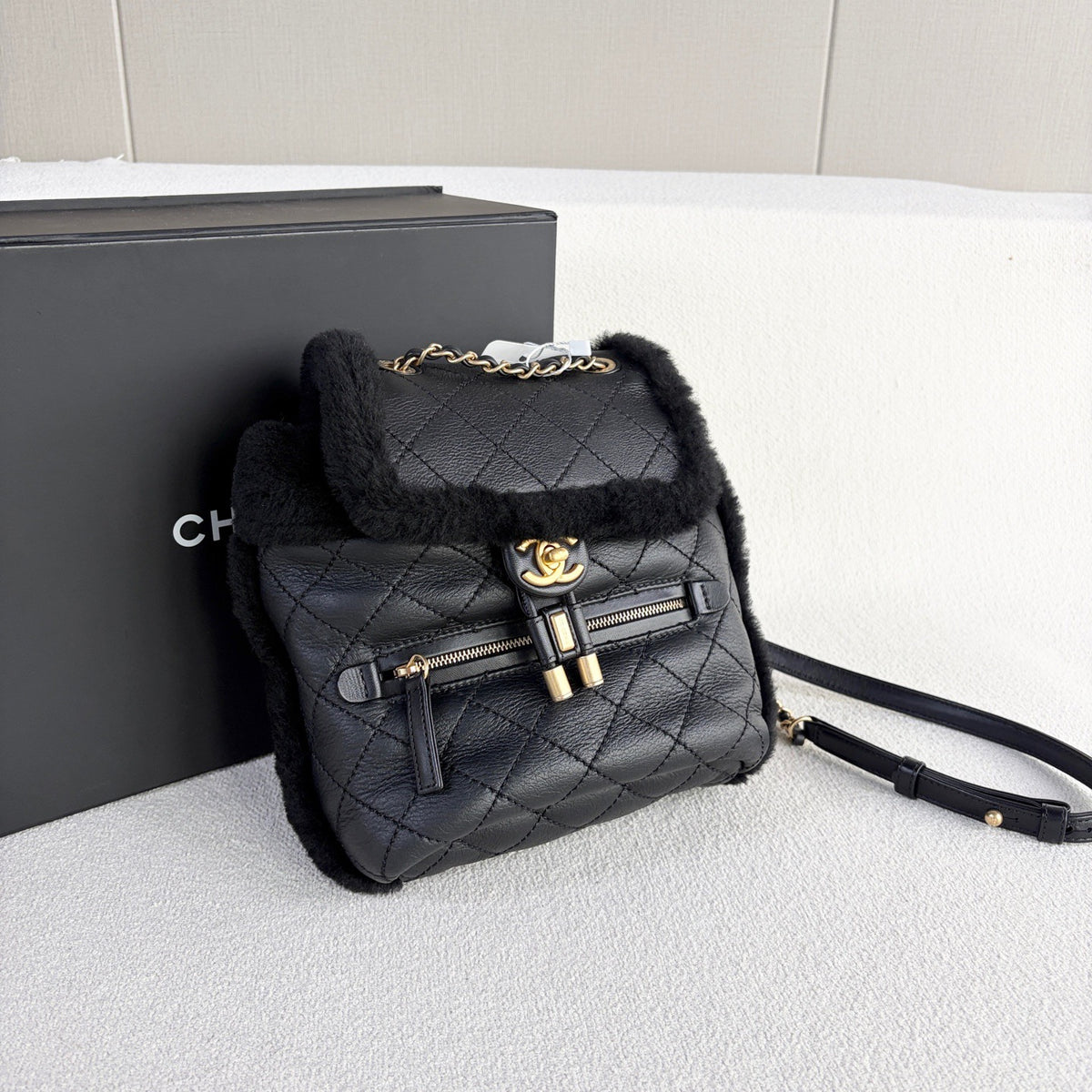Chanel - 18A Shearling Flap Backpack - Leather - Black - (mini)