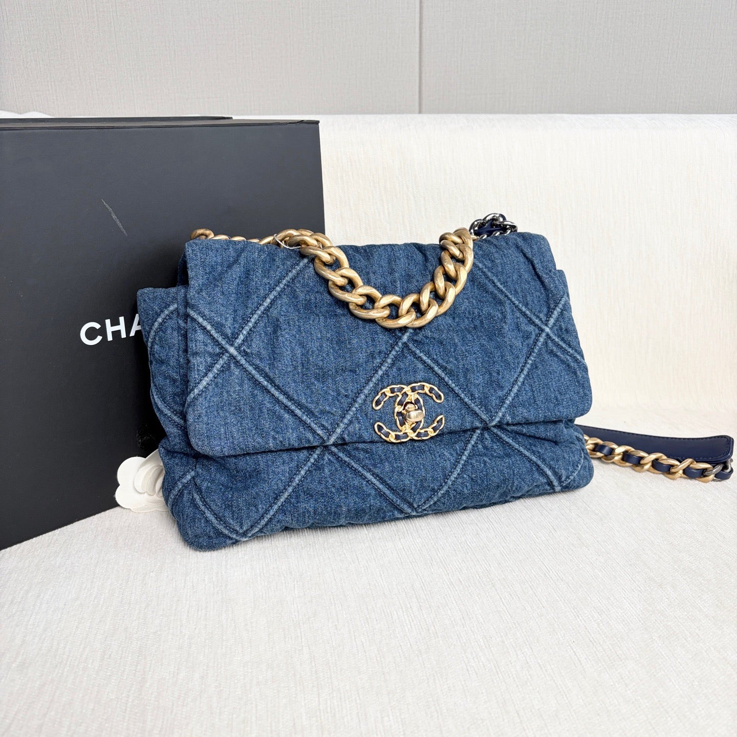 Chanel - 19 Bag - Denim - Jeans - Blue - (medium)