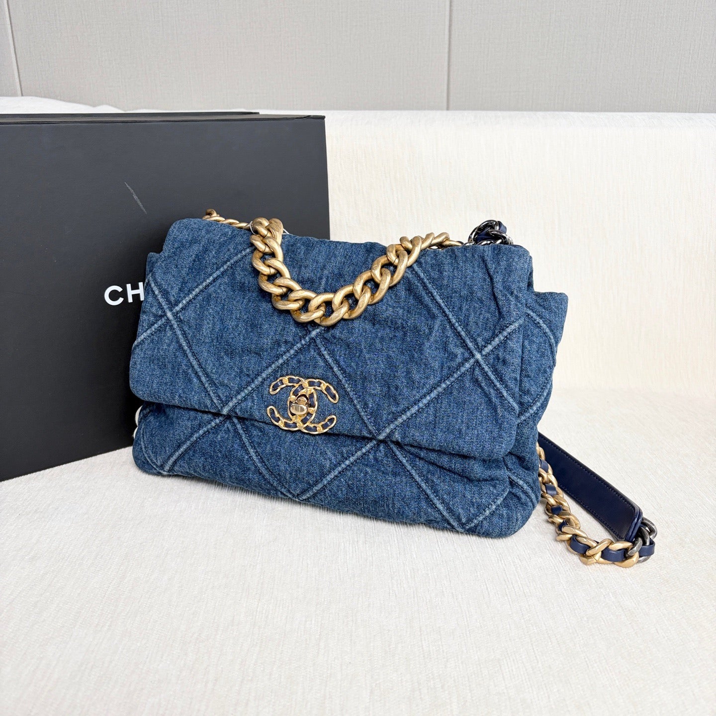 Chanel - 19 Bag - Denim - Jeans - Blue - (medium)