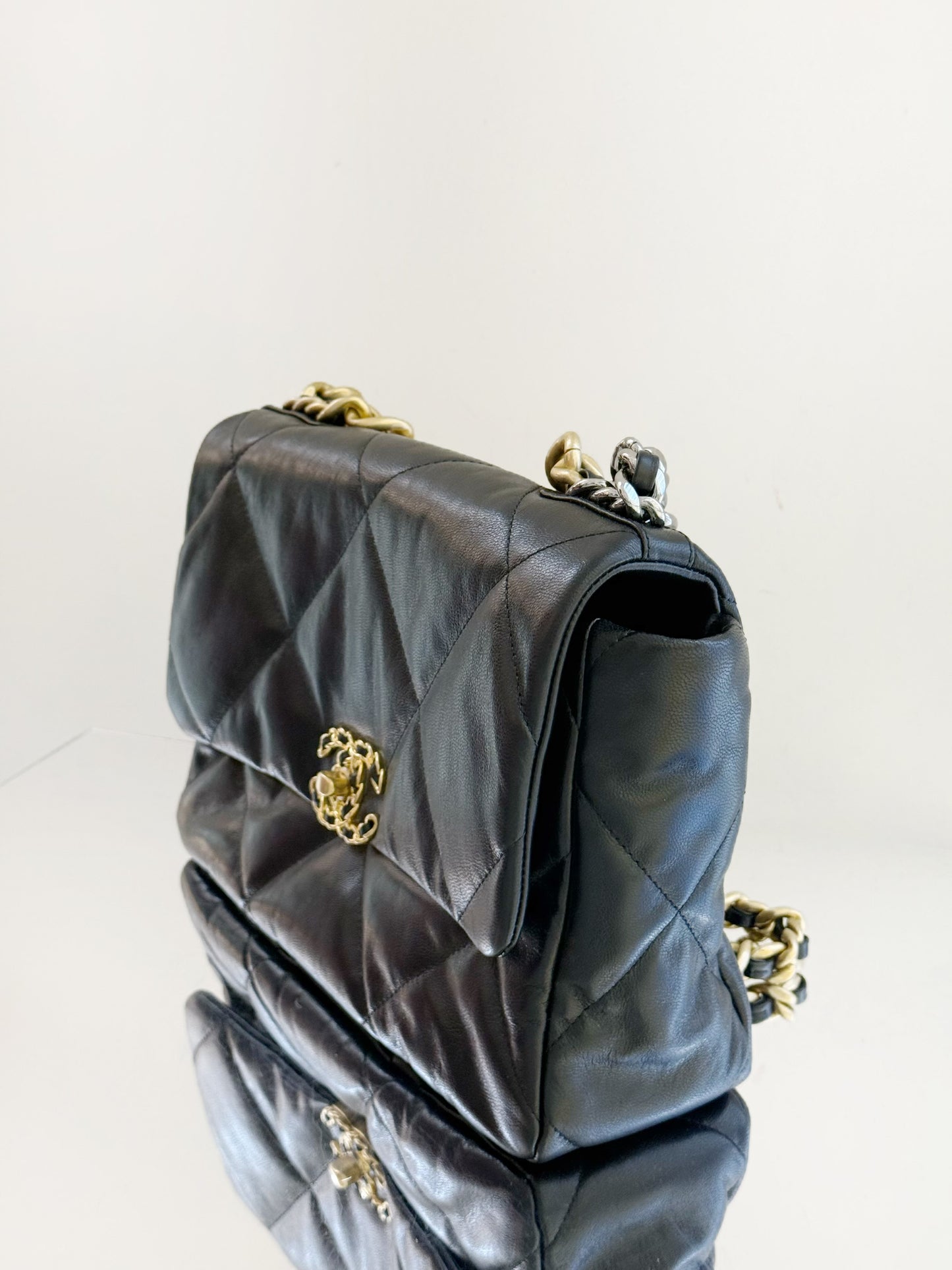Chanel - 19 Bag - Lambskin leather - Black - (Medium)