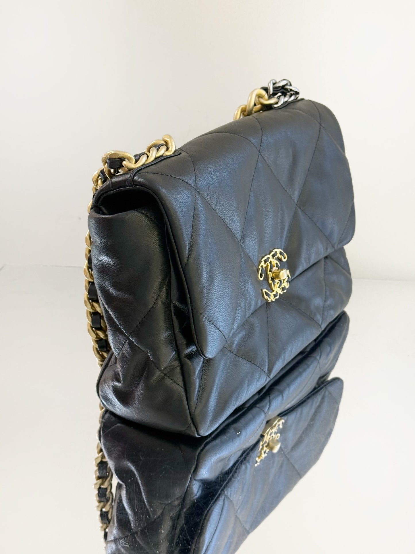 Chanel - 19 Bag - Lambskin leather - Black - (Medium)