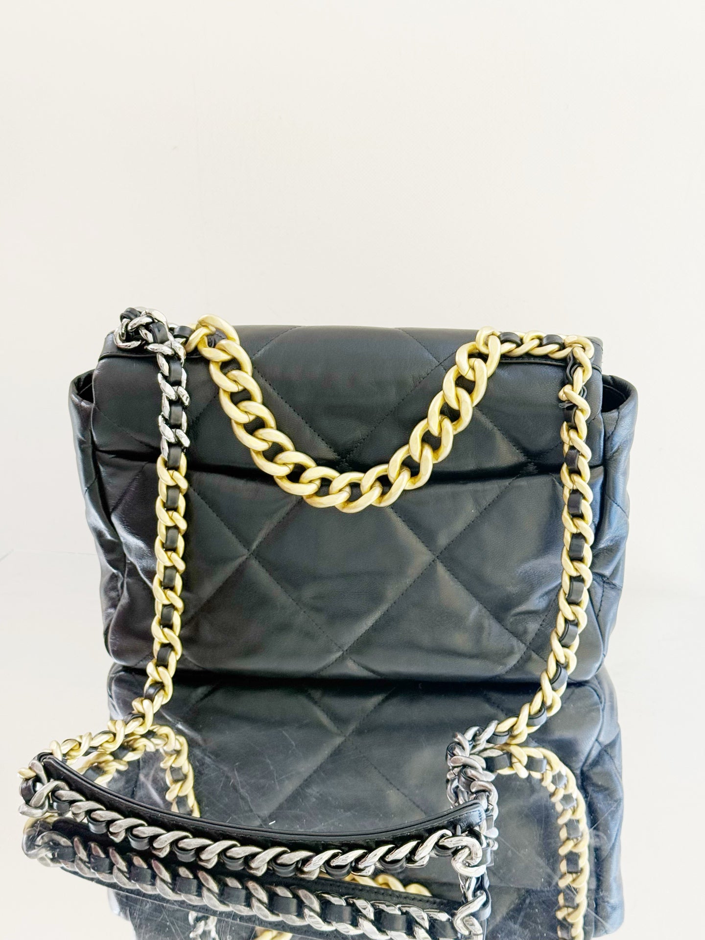Chanel - 19 Bag - Lambskin leather - Black - (Medium)
