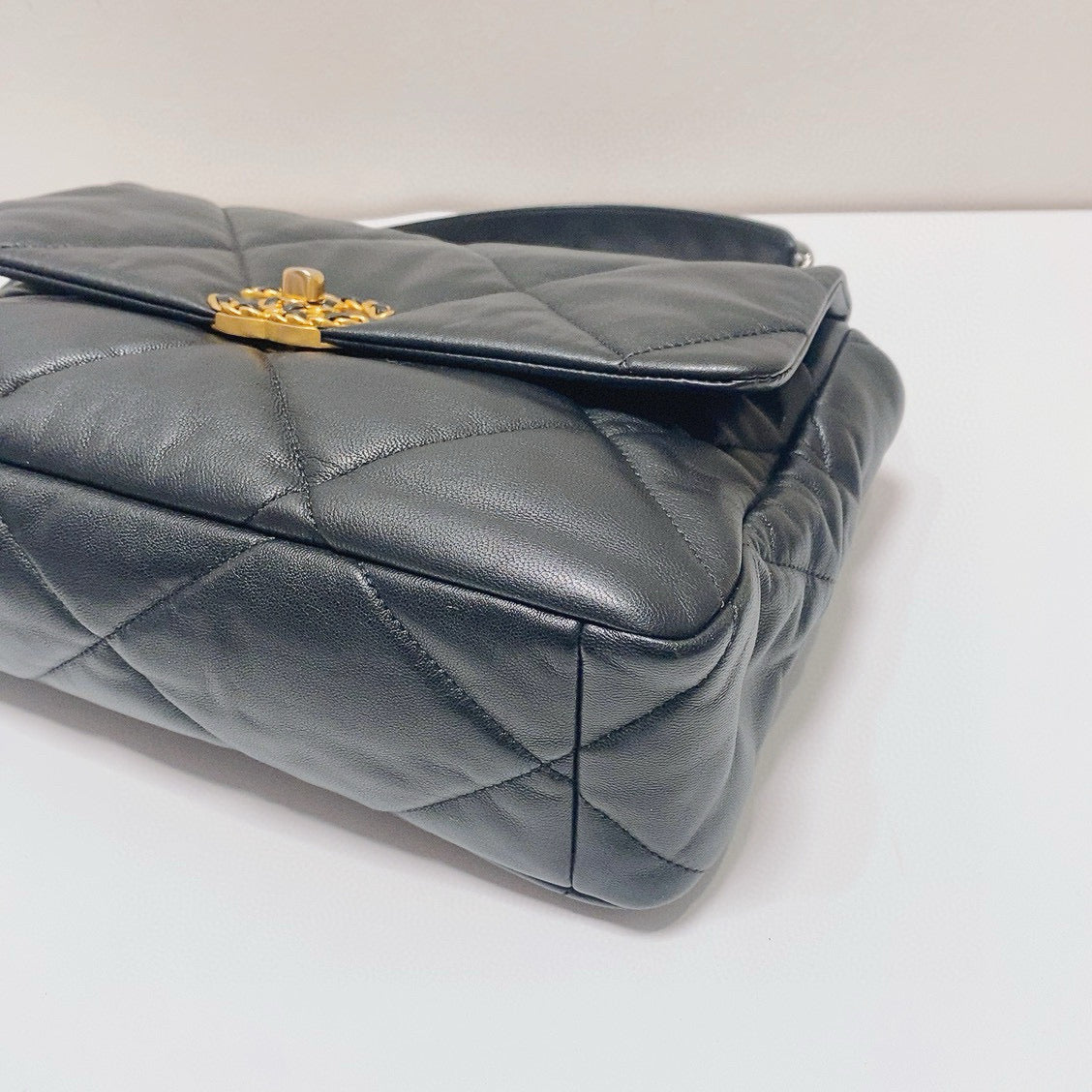 Chanel - 19 Bag - Lambskin leather - Black - (Medium)