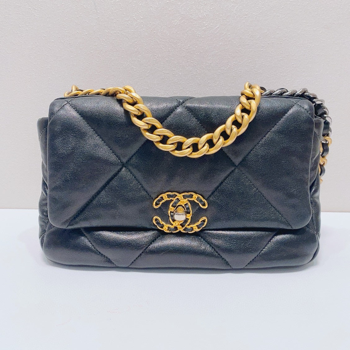 Chanel - 19 bag - Lambskin leather - Black with Gold-Tone and Ruthenium-Tone Hardware - (Small)